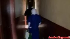 Играть Арабку в хиджабе трахают в глотку