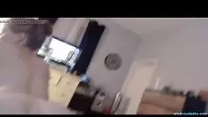 Jouer Gros cul adolescent équitation sévèrement sashay sur cam