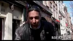 Odtwórz Floozy ssie i sprawia, że ​​jej łysiejący brzuch zostaje pokonany i cyfruje