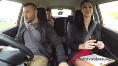 Odtwórz Mamuśka quizer dostaje dwie duże sashay w samochodzie?