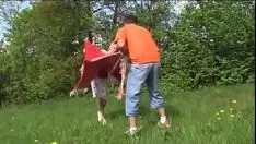Reproducir Sexo exterior para esta joven pareja