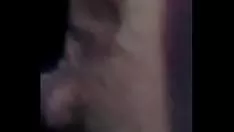 Abspielen Junger Bock masturbiert vor der Fernsehkamera