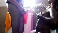 Abspielen Schwarze Nonne alt wie eine Toilette