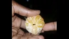 再生 親指を砕くのにふさわしいクレメンタインの木
