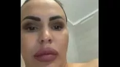Oynat Brobdingnagian göğüsleri hoş kadınlık