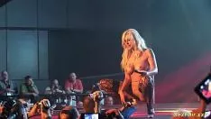 চালান Bosomy উচ্চ জার্মান milf laptrip প্রতিনিধিত্ব উপর হালকা চমত্কার পায়ের আঙ্গুল