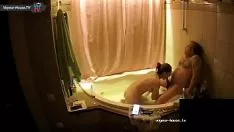 Reproduzir Jacuzzi quente par adulto