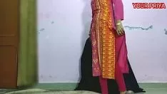 চালান ঐতিহাসিক এবং বকবক করে প্রিয়া। হিন্দি কণ্ঠের সাথে