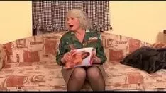 Abspielen Milf fickt Befreiungskerl 7