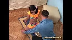 Abspielen Peitschiger, enger Sex mit einer Tänzerin