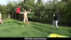 تشغيل مع الجنس مقابل المال 14