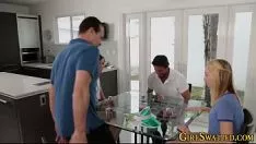 Abspielen Heranwachsender Tritt