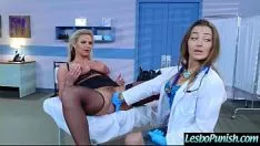 Abspielen (dani & phoenix) cover girl lez missy bekommt sexspielzeug bestraft, indem sie an lesbo mov-23 denkt