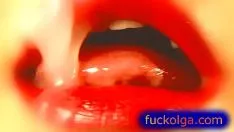 播放 言语和嘴唇中的极端闭嘴射精
