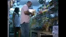Riproduci Eccentrico ragazzo sfonda la calda fidanzata messicana non professionale in seguito slittando verso il bagno pubblico
