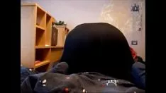 تشغيل امرأة متزوجة تحط من أفرادها