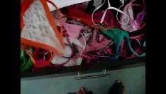 Putar Juru gambar celana dalam wanita yang sudah menikah.mp4