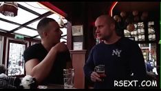 Odtwórz Slatternty dziwka daje gorącą marnotrawstwo i szarpie, by wylądować?