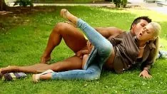 Riproduci Sesso impegnato con un bel bj incagliato