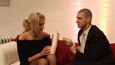 Riproduci Ops!! la porzione di dildo fuori con maggy