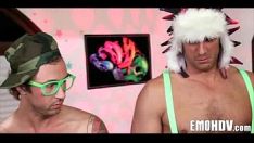 Abspielen Emo-Schlampe mit Tattoos 1332