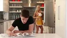 Odtwórz Youporno - dziewicza mamuśka szturchnęła kspoilen