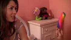 Abspielen Die Lesben Candy Manson und Cassie Laine lieben das rosa Schlafzimmer