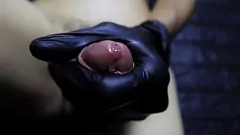 Reproducir Maestro de pajas pelirroja: masaje de polla ASMR con guantes