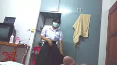 Oynat Taylandlı Genç Öğrencinin Arkadaşıyla Çılgın Cam Seks Seansı