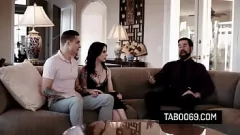 تشغيل الأب ، الفاسق في سن المراهقة آنا دي فيل في الثلاثي المحرمات