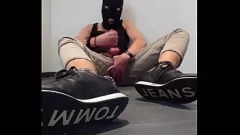 Reproducir Fetiche de pies de comidas con perno amateur en zapatillas de deporte