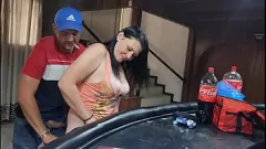 Reproduzir As irmãs lésbicas bissexuais compartilham o pau grande do papai em um trio quente