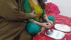 Jouer Desi Stepmom Sobia Nasir obtient une baise hardcore tout en aidant avec les légumes