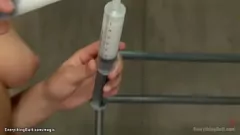 Reproducir Las traviesas enfermeras Zoey Monroe y Juliette March en lencería sexy y medias se entregan a una apasionada sesión de sexo anal lésbico