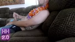 Odtwórz Wytrysk na imprezę rodzinną Hardkorowego Harolda: spektakl masturbacji z dużym kutasem napalonej dziwki