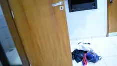 চালান নরম ব্রুনেট