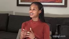 播放 18 岁的黑化咒语 Crissy Floyd 在电视摄像机上为第 1 个时钟变白了刑警！
