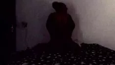 Jouer Jupe noire de peur se faire baiser dans la nuit - caméra de télévision secrète
