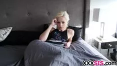 Odtwórz Blond schodki elsa ogrodniczki zostają przeszkolone